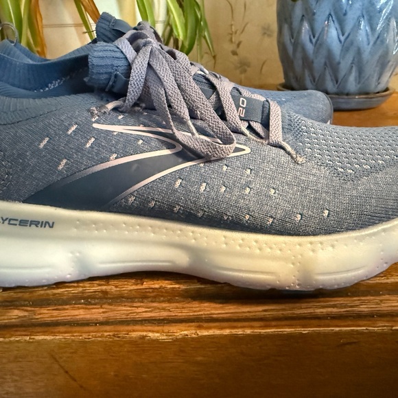 Brooks Blue Athletic Shoes - Picture 6 of 7